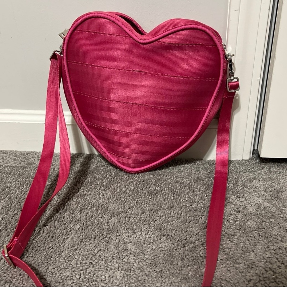 Harvey’s heart crossbody pink